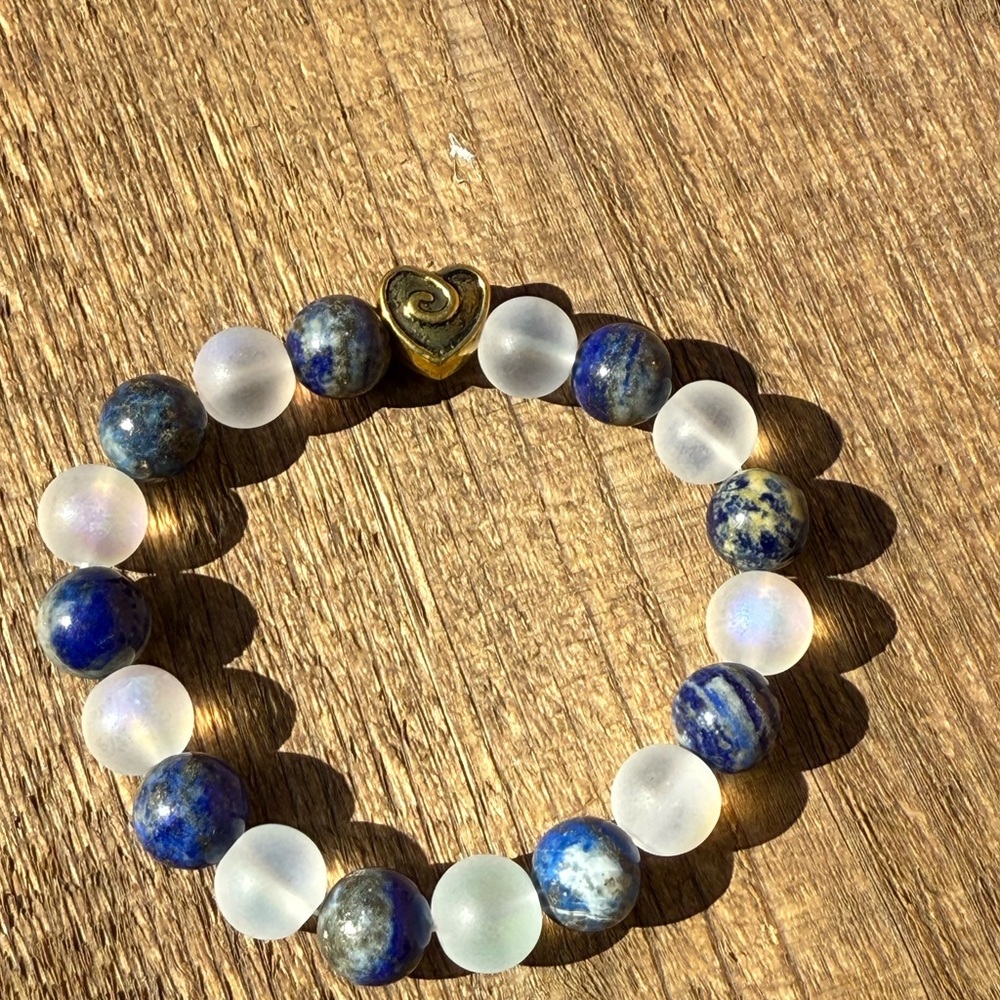 Blue lapis lazuli and moonstone with Gold heart Beaded Bracelet